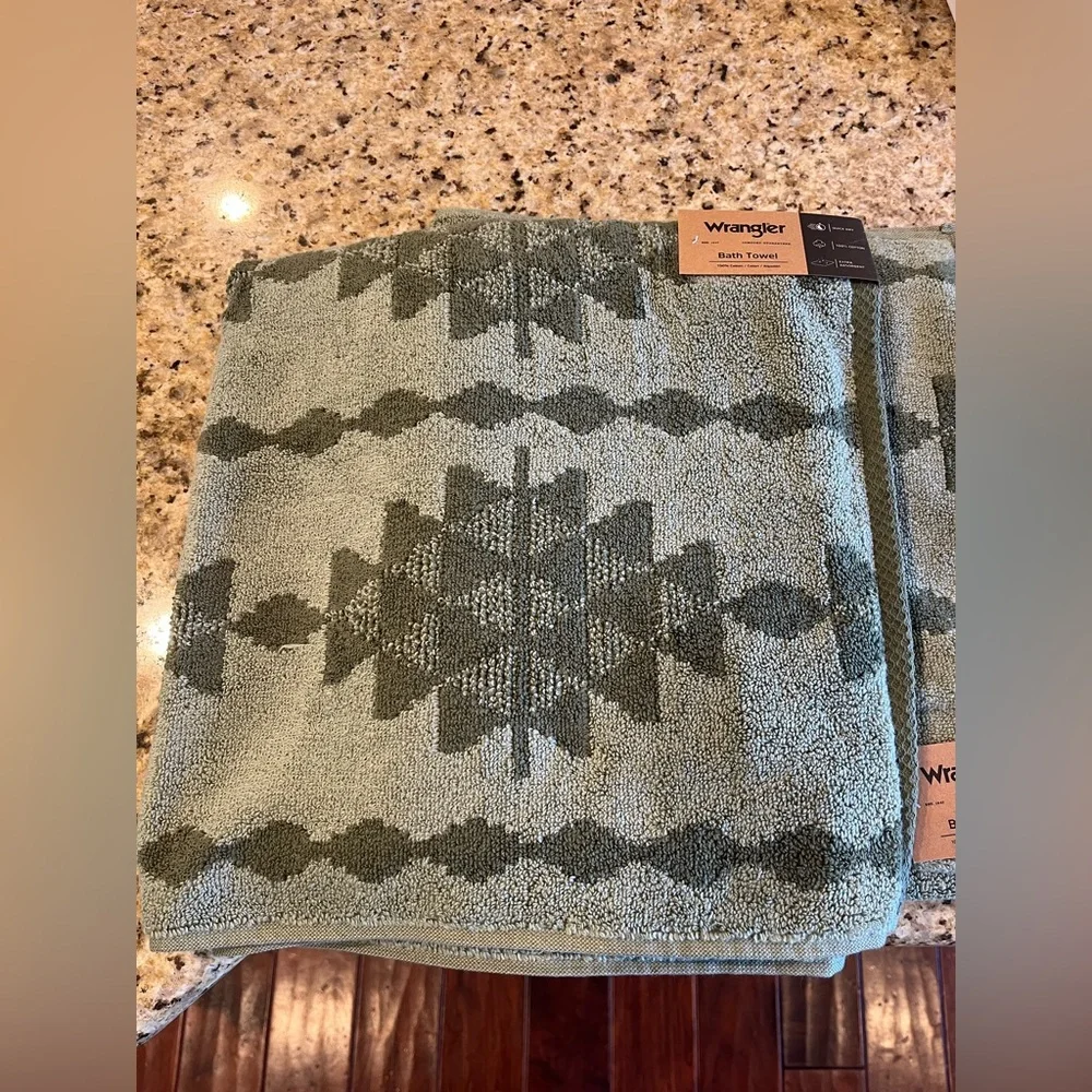 Set of 2 Wrangler Olive Cotton Bath Towels